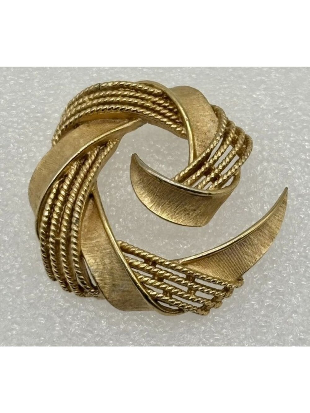 Vintage Crown Trifari Gold-Tone Brooch Twisted Ribbon Openwork Swirled, Textured